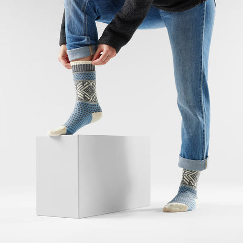 Everyday Cozy Popcorn Snowflake Pattern Crew Socks
